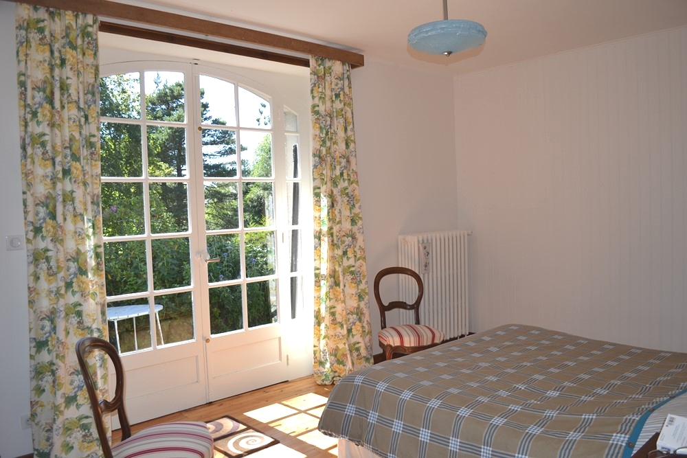 Maison de village Maison lumineuse et spacieuse. 6 chambres. Grand jardin, proche du centre village