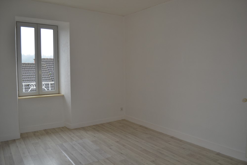 Appartement T4 Le Chambon sur Lignon Appartement rénové. CC fuel individuel. 2ème étage + combles