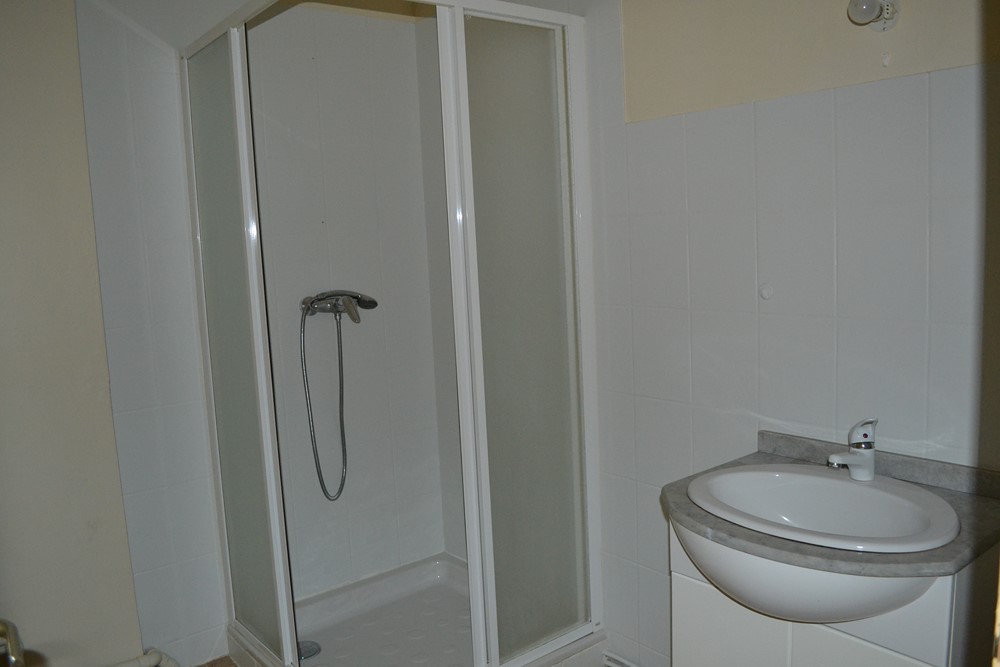 Appartement T4 Le Chambon sur Lignon 3 chambres. Chauffage électrique. 1er étage.