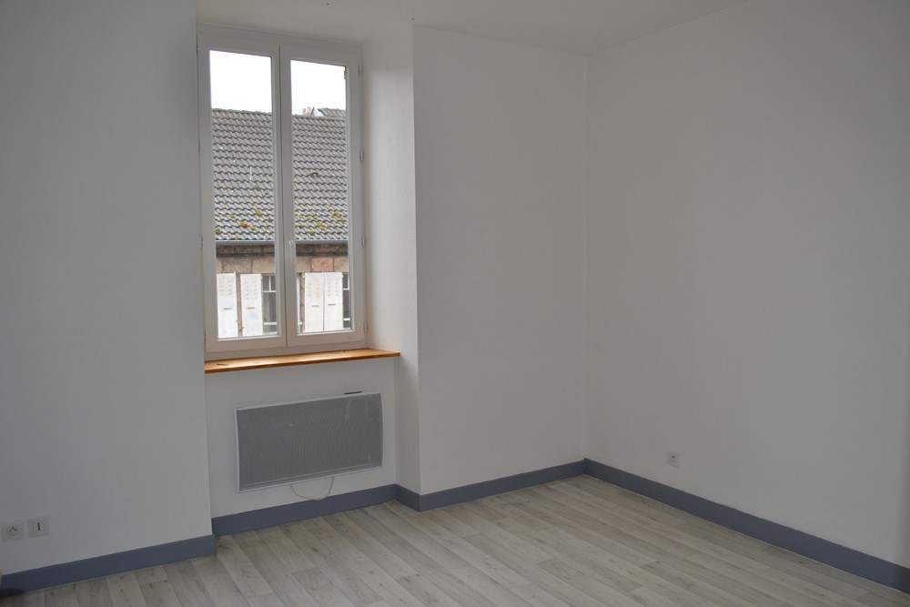 Appartement T4 Le Chambon sur Lignon 3 chambres. Chauffage électrique. 1er étage.