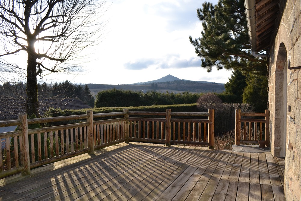 Ferme rénovée Le Mazet St Voy Tout confort. Terrasse. Garage.