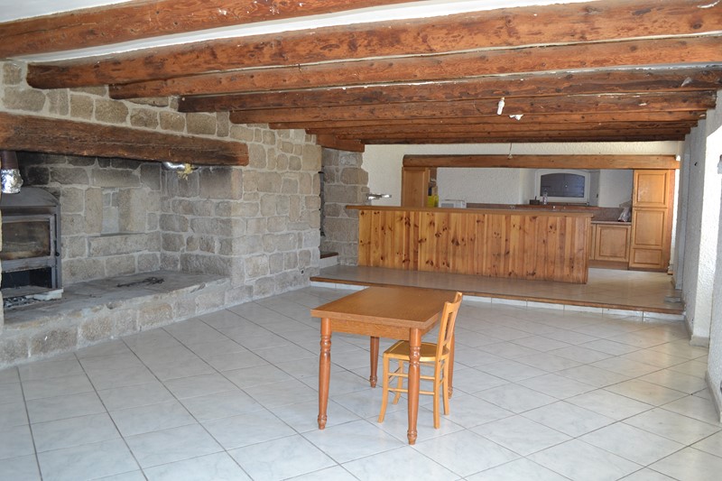 Maison de campagne LE CHAMBON SUR LIGNON Exposition Sud - fort potentiel  Maison de campagne LE CHAMBON SUR LIGNON Environnement calme  Exposition Sud - fort potentiel
