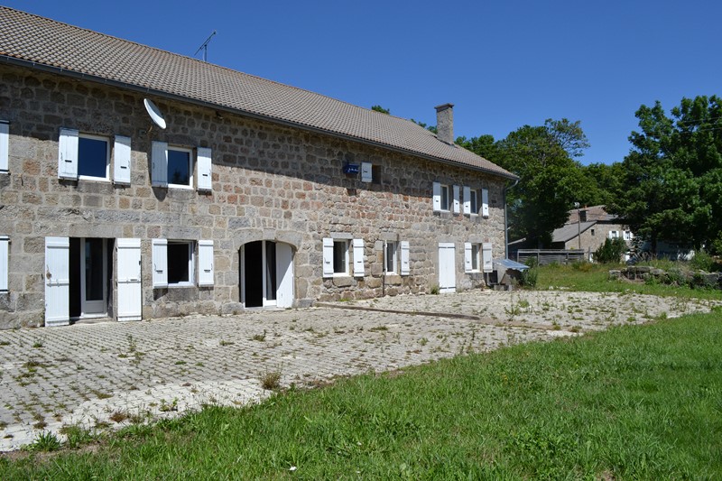 Maison de campagne LE CHAMBON SUR LIGNON Exposition Sud - fort potentiel  Maison de campagne LE CHAMBON SUR LIGNON Environnement calme  Exposition Sud - fort potentiel