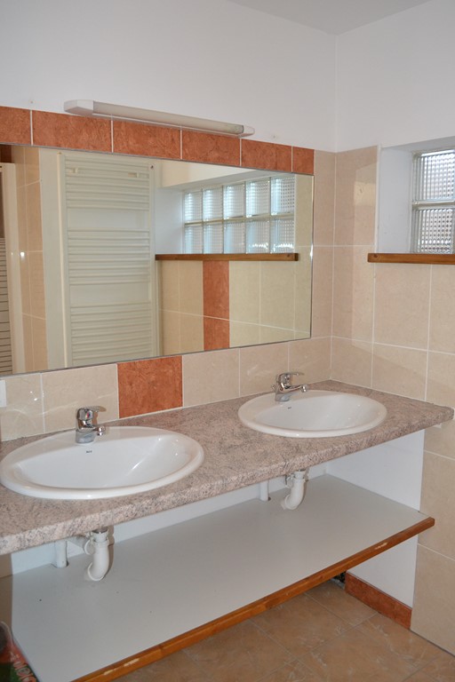 T3 Le Chambon sur Lignon Appartement vide     3 Le Chambon sur Lignon Centre village Appartement vide