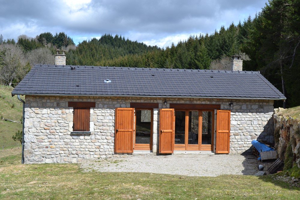 Campagne de Tence Entièrement réhabilitée. Très belle qualité de construction. Sans travaux. Campagne de Tence Entièrement réhabilitée. Très belle qualité de construction. Sans travaux.