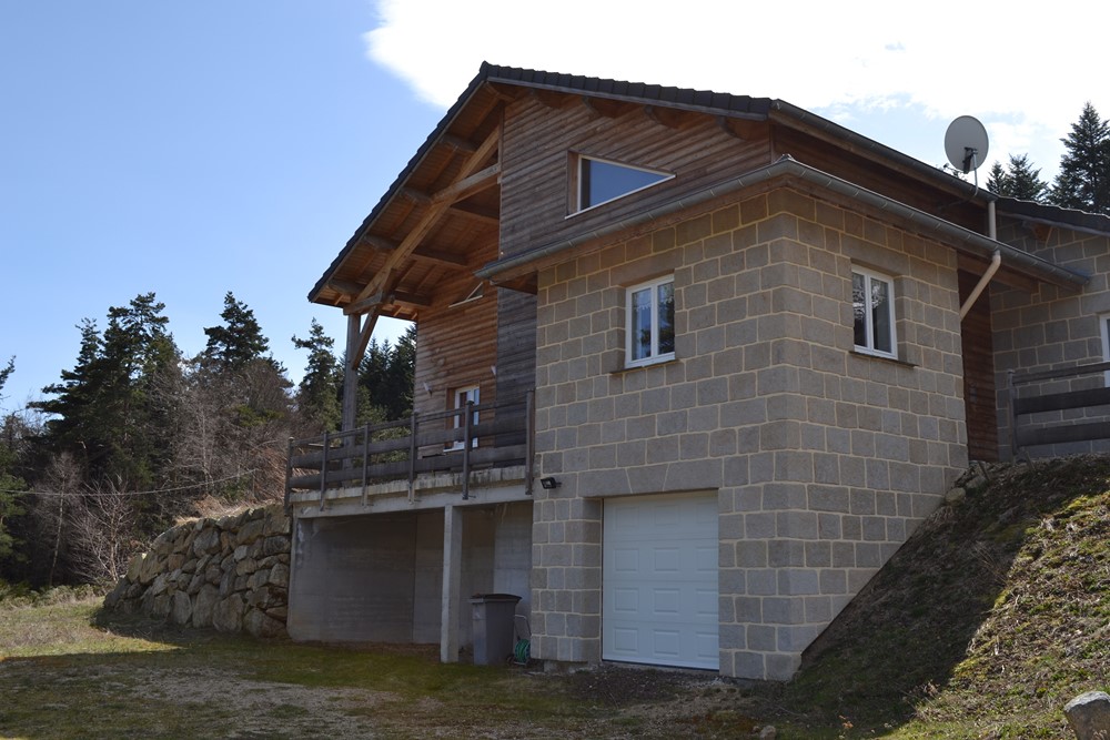 CHALET Le Chambon sur Lignon Belle qualité de prestation. Lumineux et spacieux
