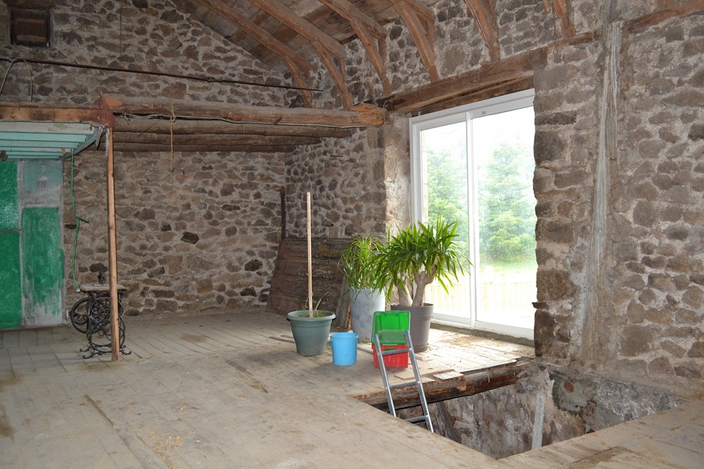 Ferme de hameau Campagne de St Agrève En cours de rénovation. 4800m² de terrain. Vue dominante. Ferme de hameau Campagne de St Agrève En cours de rénovation. 4800m² de terrain. Vue dominante.