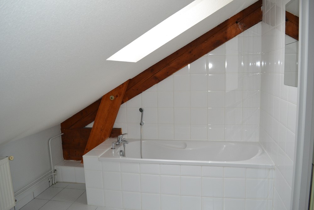 Duplex T4 Tence Duplex 97m² propre. 3 chambres. Cave. Duplex 4 Tence Duplex 97m² propre. 3 chambres. Cave.
