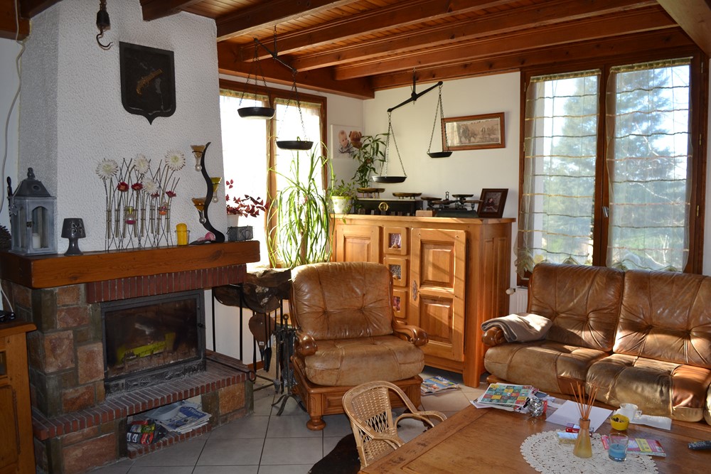 Maison T5 Le Chambon sur Lignon Proche village et bois. Terrasses et dépendances. Maison 5 Le Chambon sur Lignon Proche village et bois. Terrasses et dépendances.
