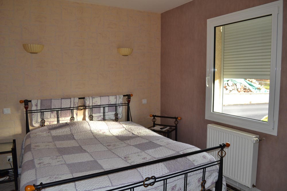 Entrepôt et villa Le Chambon sur Lignon Superbe état. Proche centre.