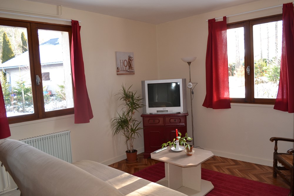 Appartement Rez de chaussée, proche centre village. Jardin