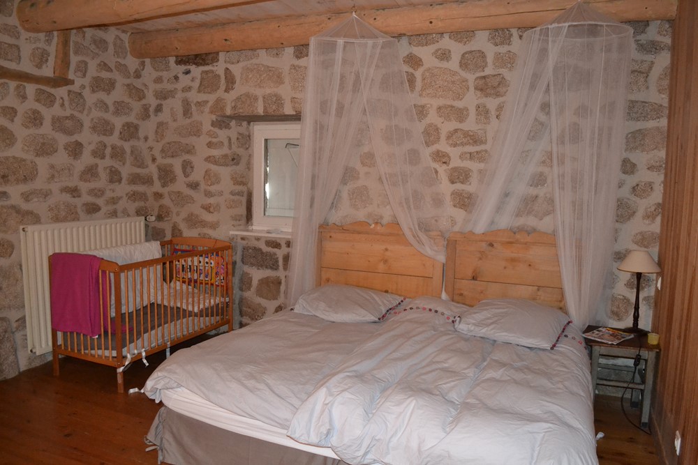 Ancienne ferme rénovée T7 Campagne du Mazet St Voy 4 chambres. Cachet. Pièce de vie avec cheminée