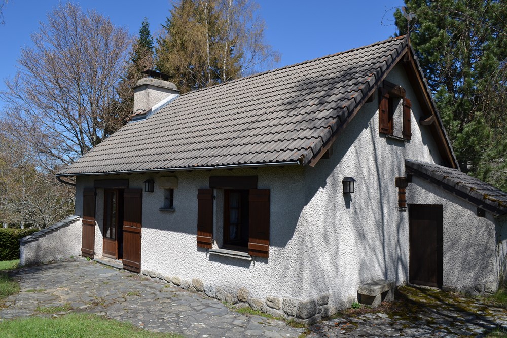 Maison individuelle T3 Le Chambon sur Lignon A rafraîchir. 900m² de terrain. Cheminée. Garage. Maison individuelle 3 Le Chambon sur Lignon A rafraîchir. 900m² de terrain. Cheminée. Garage.
