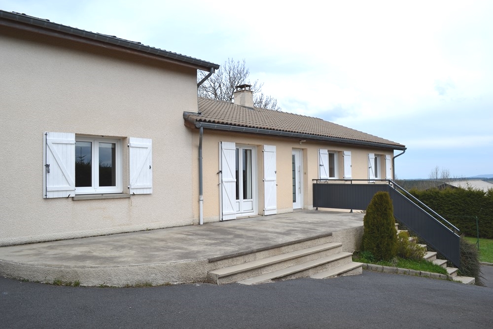 Maison individuelle T6 Fay sur Lignon Habitable immédiatement. Tout confort.