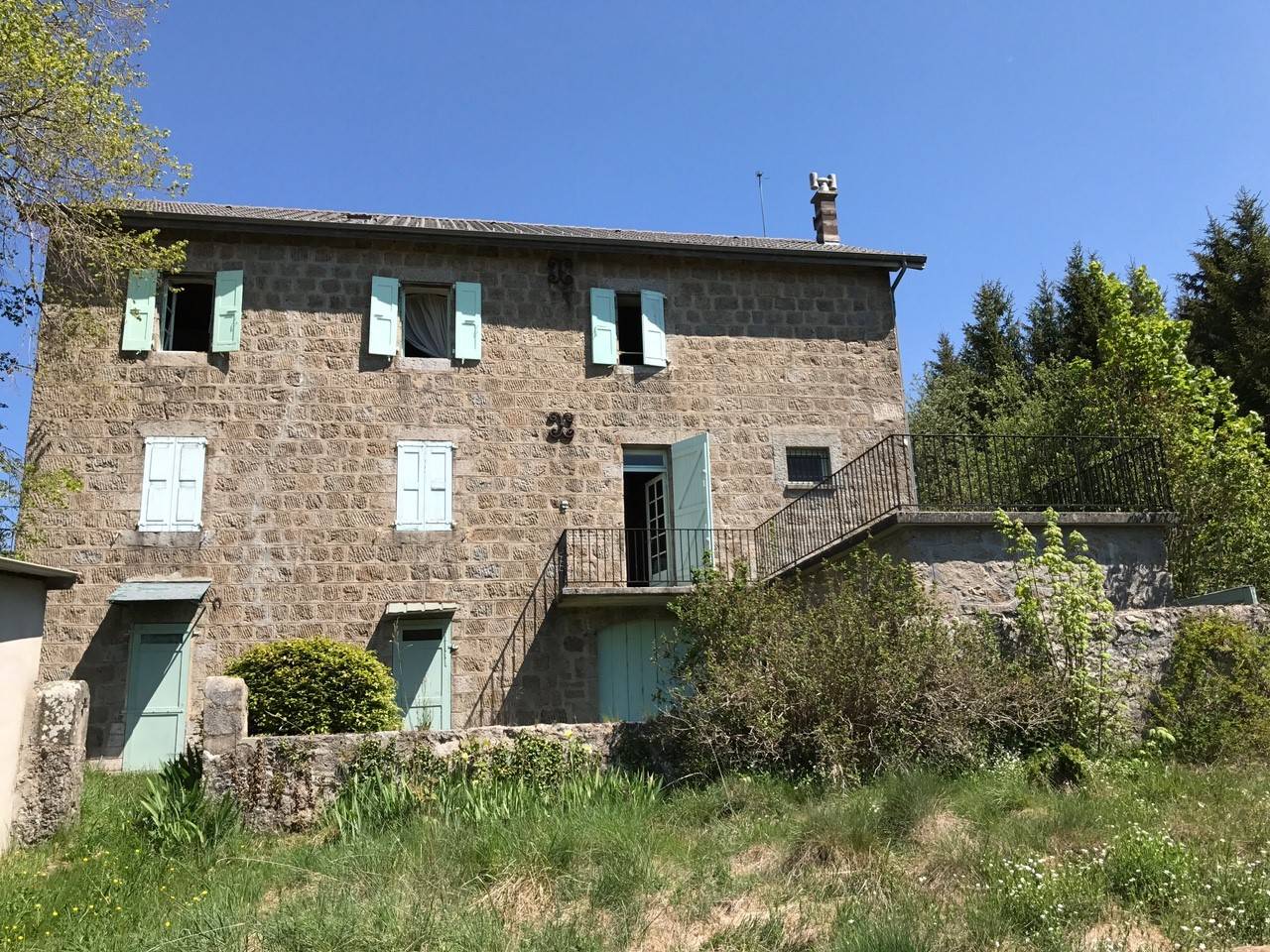 Campagne du Chambon sur Lignon Nombreuses pièces. Vue dominante.