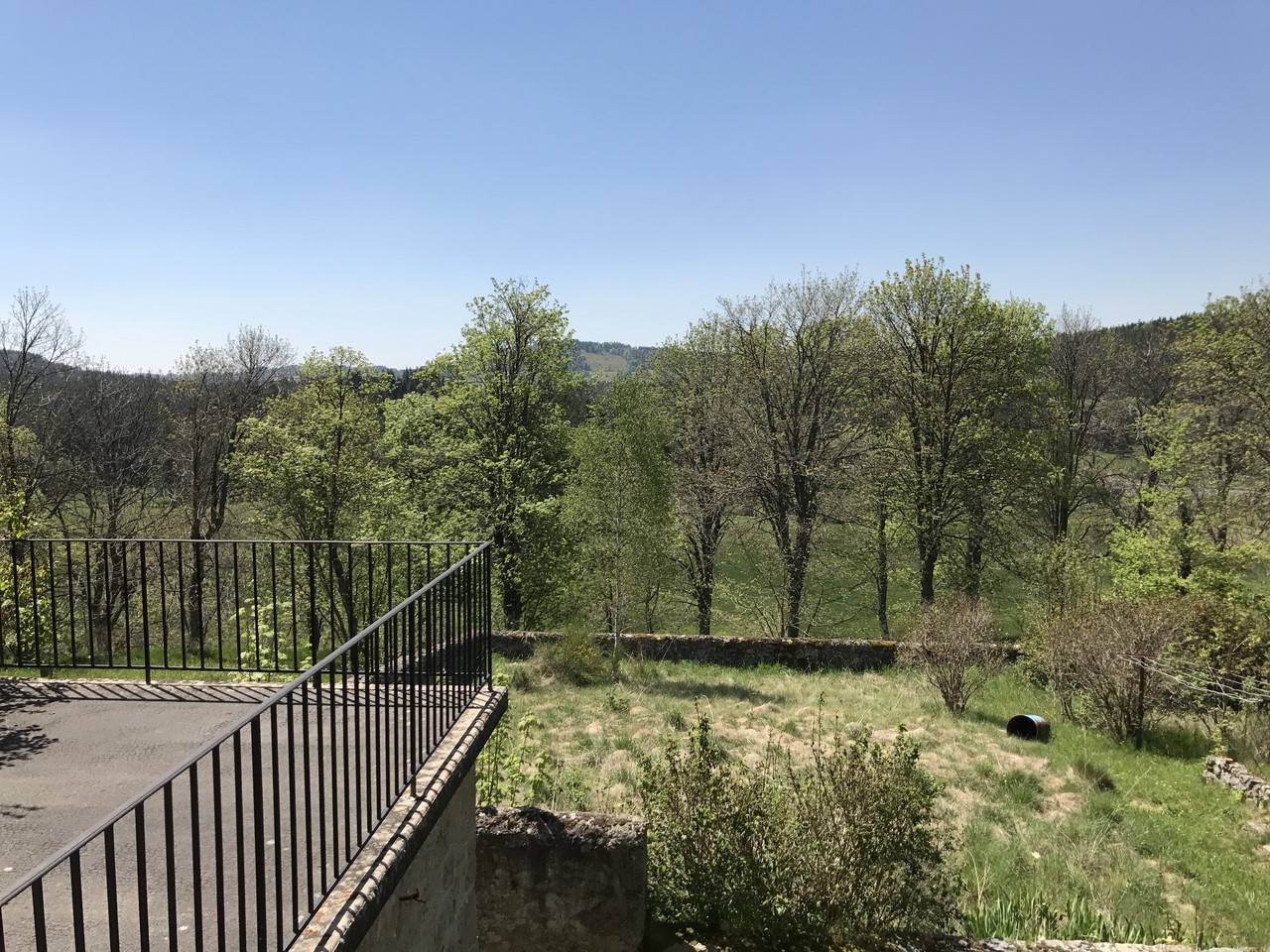 Campagne du Chambon sur Lignon Nombreuses pièces. Vue dominante.