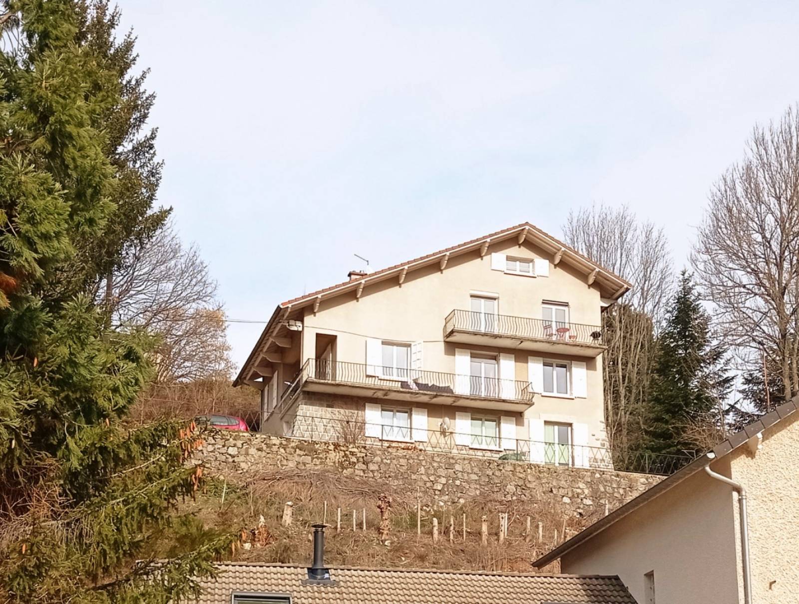Appartement T3 avec balcon et garage proche du centre du village du Chambon sur Lignon