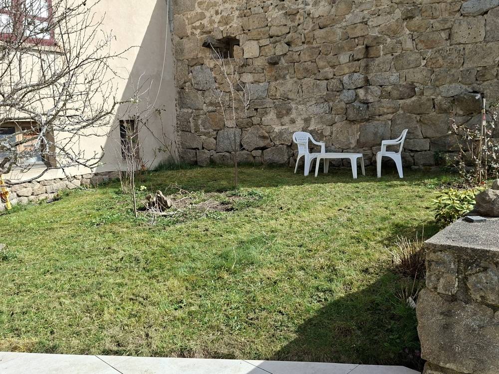Maison avec terrasse et jardin au cœur du village du Chambon sur Lignon
