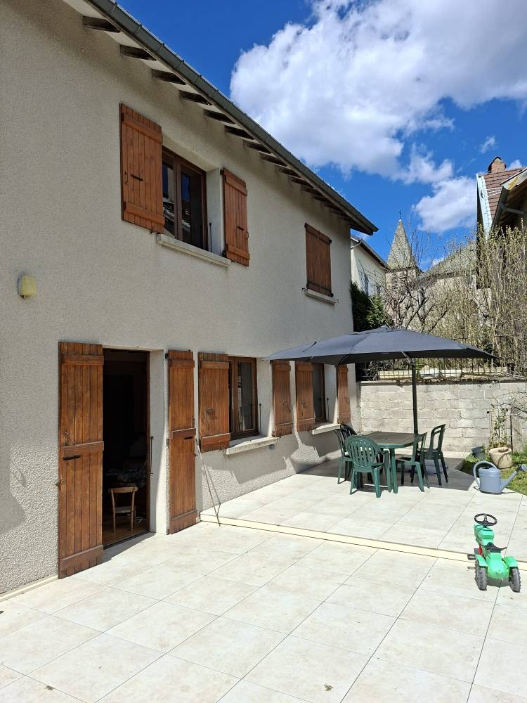 Maison avec terrasse et jardin au cœur du village du Chambon sur Lignon