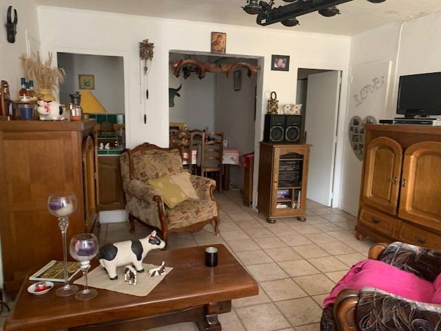 Ferme mitoyenne dans hameau aux Vastres