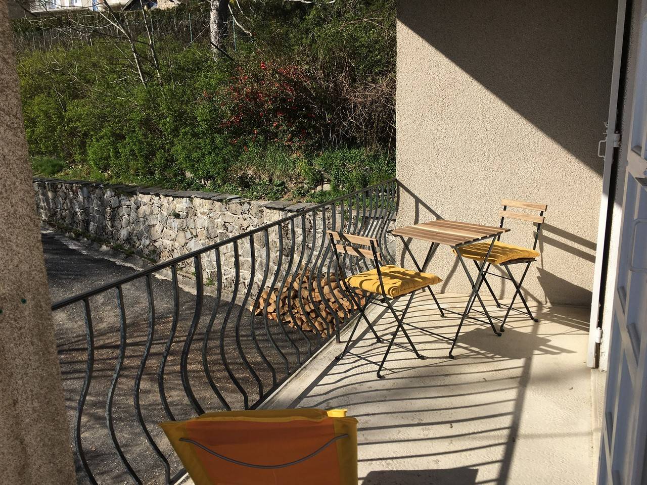 Appartement T3 avec terrasse.