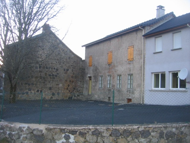 Appartement T4 St Romain Le Désert Ancienne école communale location meublée