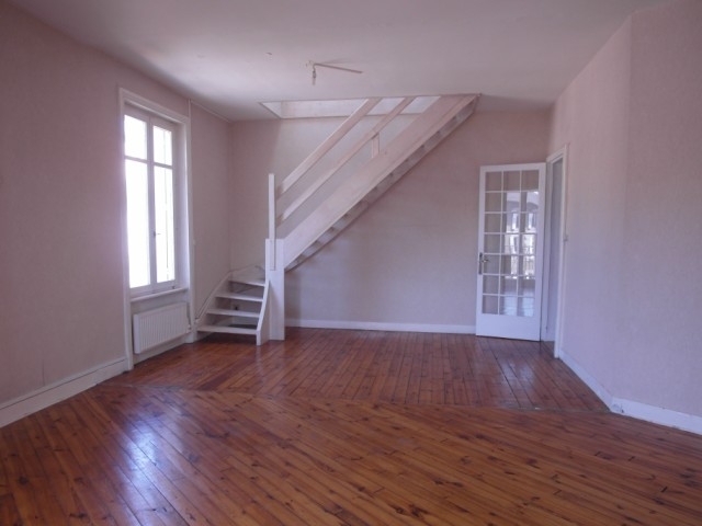 Appartement T5 LE CHAMBON SUR LIGNON CENTRE Appartement en duplex Appartement 5 LE CHAMBON SUR LIGNON CENTRE Appartement en duplex