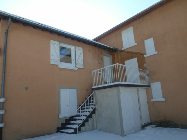 Appartement T2 Le Chambon sur Lignon  Appartement refait à neuf. Meublé.