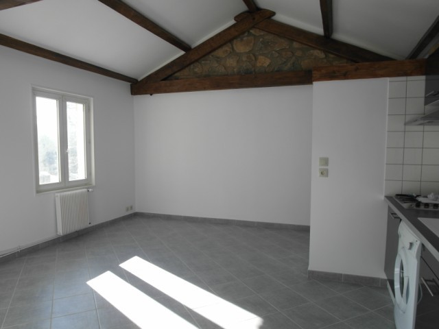 Appartement T2 Le Chambon sur Lignon  Appartement refait à neuf. Meublé.