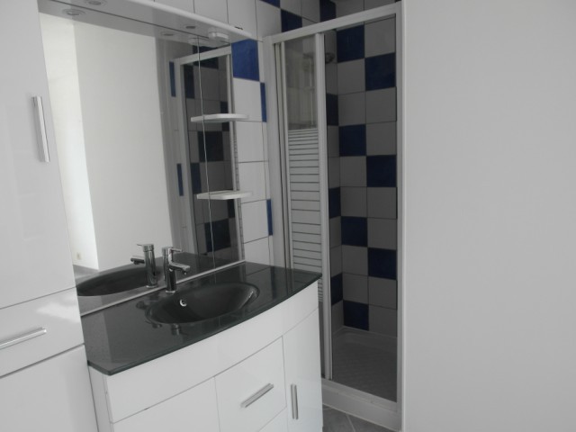 Appartement T2 Le Chambon sur Lignon  Appartement refait à neuf. Meublé.