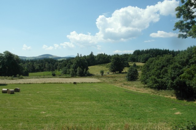 Maison mitoyenne Campagne du Mazet St Voy Petite maison T3 avec jardin