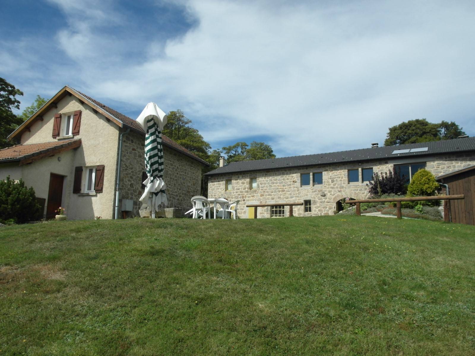 Propriété 2 corps de bâtiments et plus de 7Ha de terrain