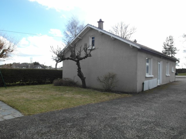 St Agrève Ancien entrepôt à réhabiliter. 100m². Plain pied