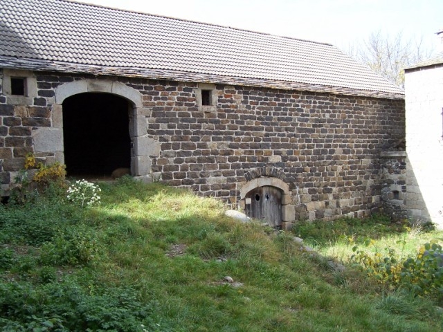Moins d'un hectare T5 SECTEUR DU CHAMBON SUR LIGNON Bâtiment de caractère Moins d'un hectare 5 SECTEUR DU CHAMBON SUR LIGNON Haute-Loire Bâtiment de caractère
