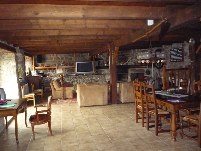 Plus d'un hectare T5 CAMPAGNE DE DEVESSET Ferme rénovée Plus d'un hectare 5 CAMPAGNE DE DEVESSET Ardèche Ferme rénovée