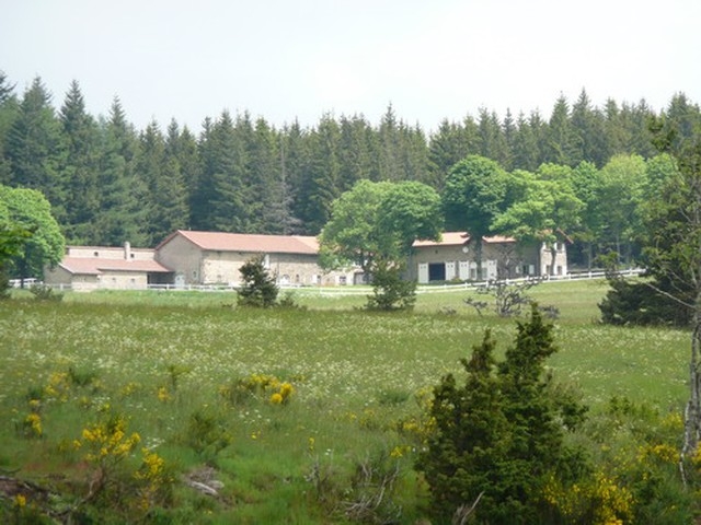 Moins d'un hectare T8 DEVESSET Avec gîte classé 3 étoiles Moins d'un hectare 8 DEVESSET Ardèche Avec gîte classé 3 étoiles