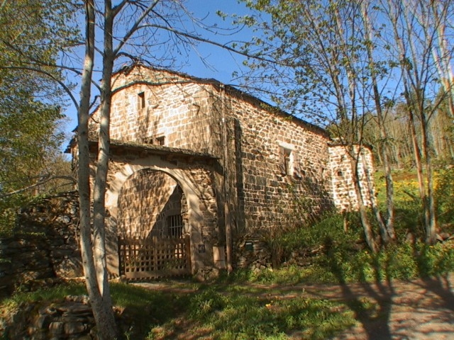 Maison forte T10 Campagne du Mazet Maison forte de la fin du 15éme siècle Maison forte 10 Campagne du Mazet Haute-Loire Maison forte de la fin du 15éme siècle
