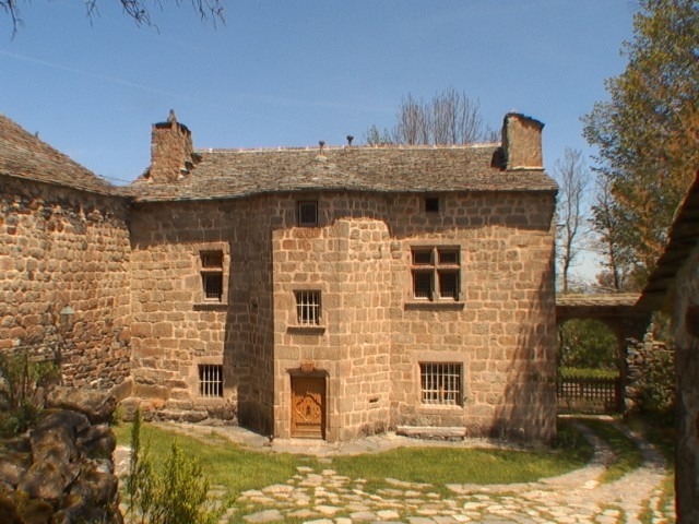 Maison forte T10 Campagne du Mazet Maison forte de la fin du 15éme siècle Maison forte 10 Campagne du Mazet Haute-Loire Maison forte de la fin du 15éme siècle