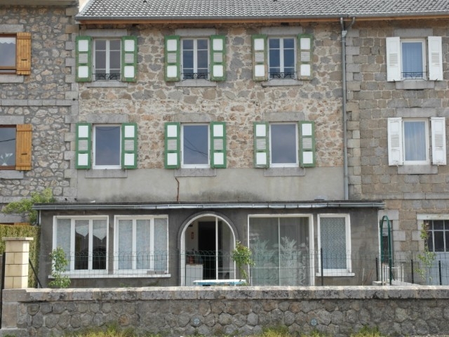 Maison de village T12 CHAMBON SUR LIGNON Ancienne maison de pension Maison de village 12 CHAMBON SUR LIGNON Ancienne maison de pension