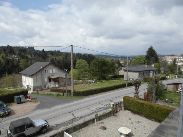 Maison de village T12 CHAMBON SUR LIGNON Ancienne maison de pension Maison de village 12 CHAMBON SUR LIGNON Ancienne maison de pension