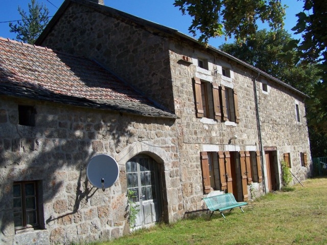 Plus d'un hectare T6 LIMITE HAUTE LOIRE ARDECHE Au milieu de la nature, bois et forêt avec bergerie à rénover. Plus d'un hectare 6 LIMITE HAUTE LOIRE ARDECHE DEVESSET Au milieu de la nature, bois et forêt avec bergerie à rénover.