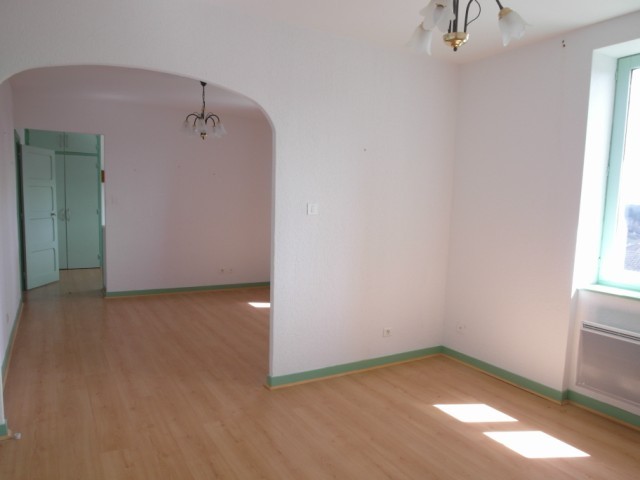 Appartement LE CHAMBON SUR LIGNON CENTRE 1.5 étage