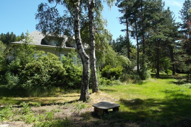Villas T7    Le Chambon sur Lignon Villa à rafraichir sur 2000m² de terrain arboré Villas 7    Le Chambon sur Lignon Haute Loire Villa à rafraichir sur 2000m² de terrain arboré