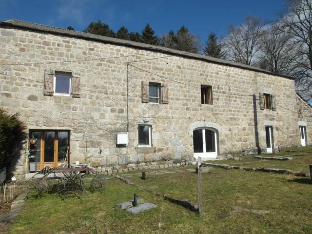 Ferme rénovée Campagne du Chambon sur Lignon Ferme rénovée , nombreuses dépendances, potentiel intéressant Ferme rénovée Campagne du Chambon sur Lignon Ferme rénovée , nombreuses dépendances, potentiel intéressant