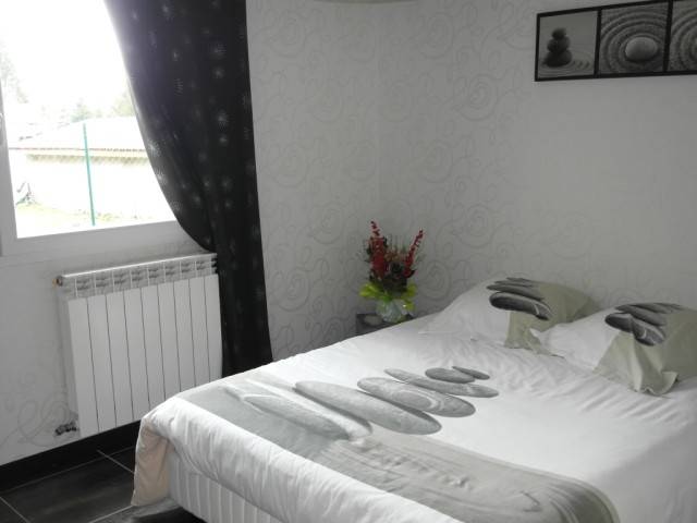 Chambre avec dressing au RDC