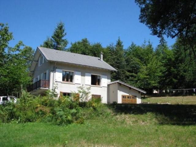 Maison individuelle Le Chambon sur Lignon Villa à rafraichir sur 2.5ha de bois et prés Maison individuelle Le Chambon sur Lignon Villa à rafraichir sur 2.5ha de bois et prés