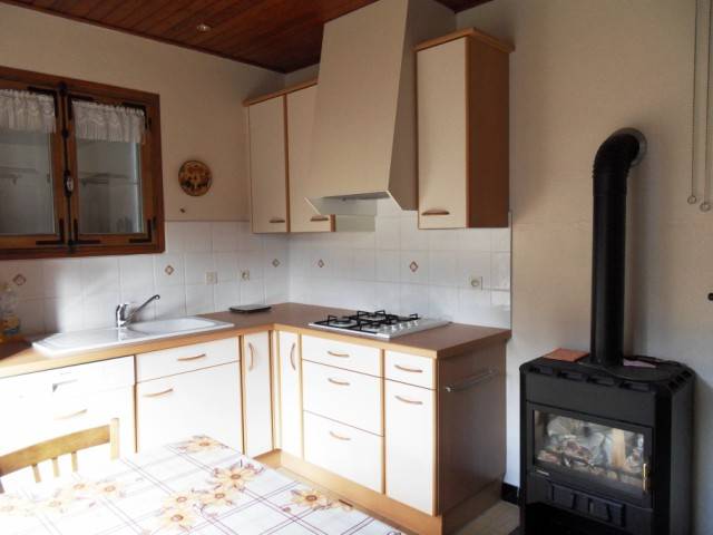 Maison individuelle Le Chambon sur Lignon Villa à rafraichir sur 2.5ha de bois et prés Maison individuelle Le Chambon sur Lignon Villa à rafraichir sur 2.5ha de bois et prés