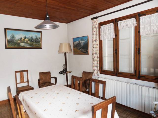 Maison individuelle Le Chambon sur Lignon Villa à rafraichir sur 2.5ha de bois et prés Maison individuelle Le Chambon sur Lignon Villa à rafraichir sur 2.5ha de bois et prés