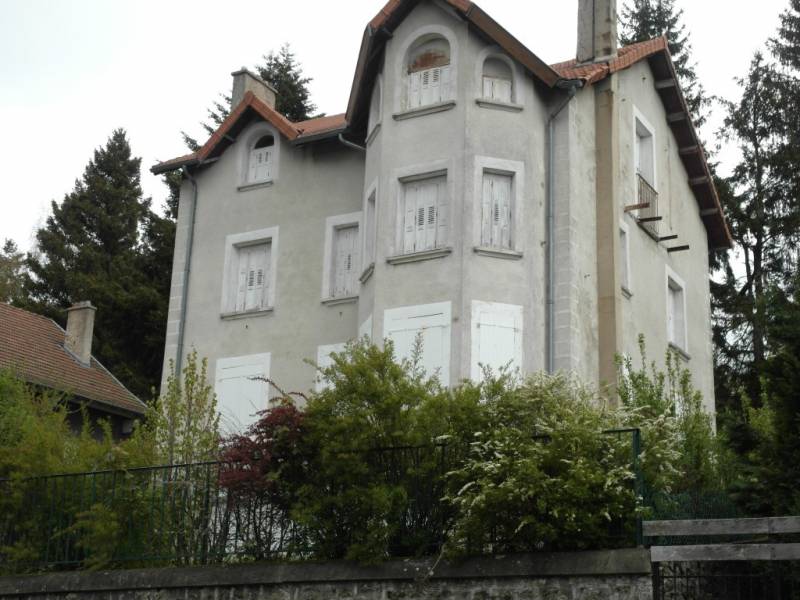 Maison bourgeoise Le Chambon sur Lignon centre Possibilité de créer 4 appartements indépendants Maison bourgeoise Le Chambon sur Lignon centre Haute Loire Possibilité de créer 4 appartements indépendants