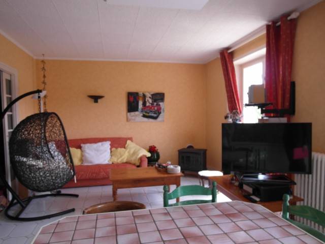 Villas T6 LE CHAMBON SUR LIGNON Villa en pleine campagne, aux portes du village !